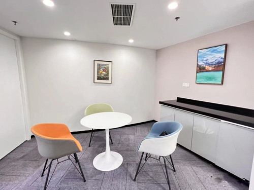 上海写字楼招租，浦东陆家嘴500平方米，带办公室装修和整套办公家具