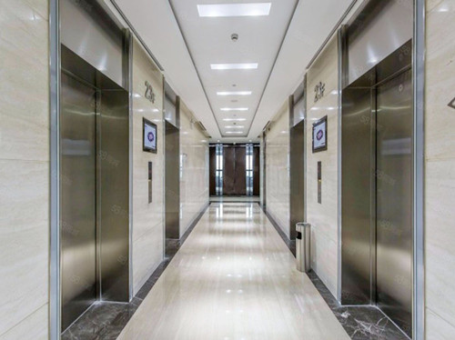 上海写字楼招租信息，可以订购高档办公家具桌椅，主要看租户需求