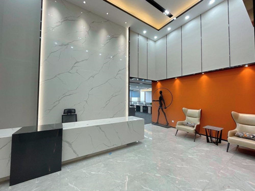 由上海办公室装修公司设计的中银大厦533平米办公楼招租，量身定制的办公家具