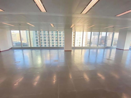 好的上海办公室出租房屋推荐，浦东整层办公房型方正，采光充足