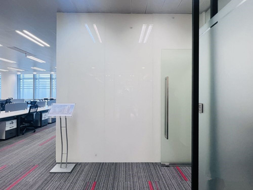 世纪大道CBD有561平米上海写字楼出租房源，五星级办公室装修标准