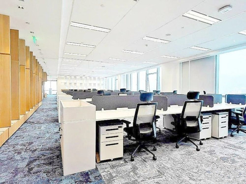 IFS国际金融中心商务楼招商，该成都写字楼出租房内用的是办公家具十大品牌产品