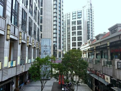 业主急于挂牌上海办公室出售房源，全新的装修和办公家具桌椅