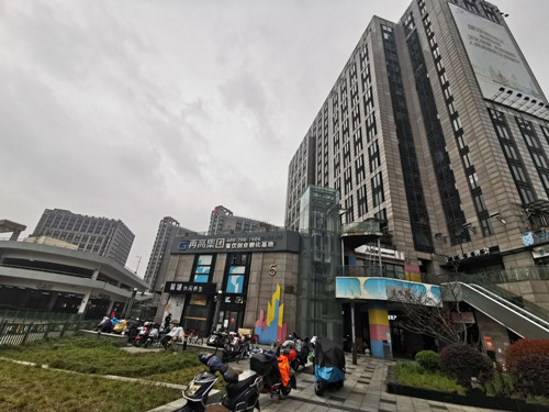 上海写字楼网今日推荐祥腾财富广场特价房，静安中环240平米复式结构