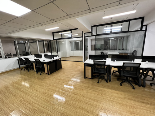 潘国明设计的165平米办公室出租啦，该上海写字楼装修装饰别具一格