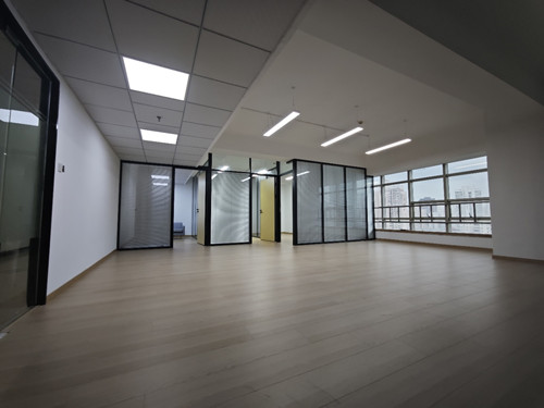 上海写字楼租赁信息，可订制高端办公室装修标准，距离内环高架300米