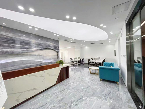 望京有北京办公室出租，提供全新办公家具用品，高档办公楼装修