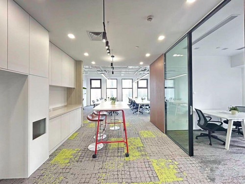 上海办公楼出租信息，带装修交付，办公家具厂家还负责送货上门