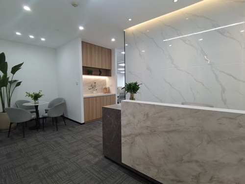 办公室装修售后服务的房源出租，另有办公家具用品免费使用