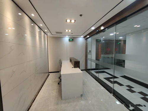 中财中心大厦写字楼出租，知名装修公司承建，品牌办公家具