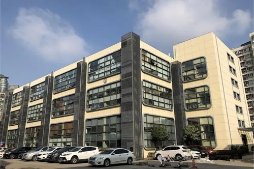 长寿路上海写字楼租赁，纺原旧厂房，举架非常高，物业管理周到