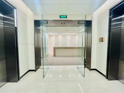 北京写字楼出租，高档装潢标准，隔断安装到位，格局一应俱全