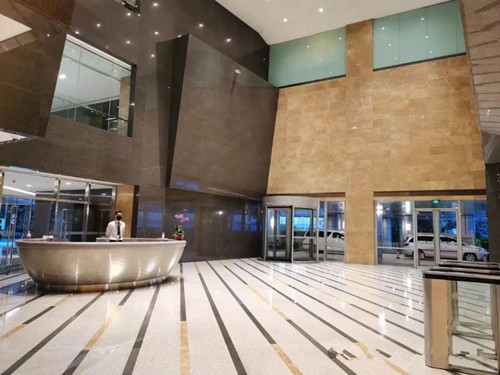 上海写字楼出租信息，创兴金融中心新出双面采光的办公室