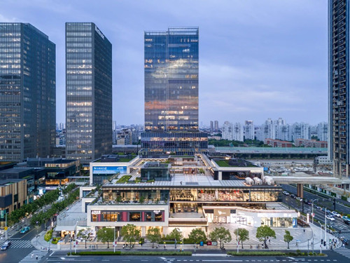 前滩国际广场租售中心位于浦东新区企荣路90号